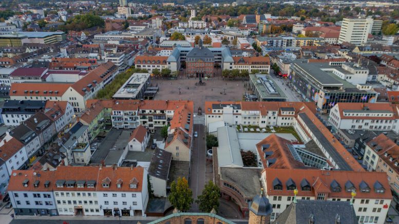 Abendliche Führung in Hanau erklärt Gründung und Entwicklung der Innenstadt Abendliche Führung in Hanau erklärt Gründung und Entwicklung der Innenstadt