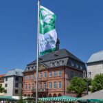 Hanau hisst am 8. Juli die Flagge für nukleare Abrüstung und internationalen Frieden