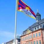 Hanau hisst tibetische Flagge zum Gedenken an den Aufstand von 1959