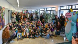 Hanau: Kostümierte Kinder ziehen singend durch das Neustädter Rathaus