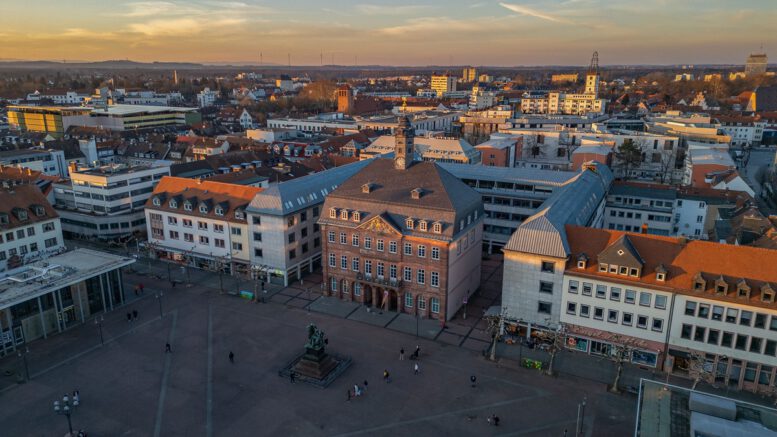 Hanau legt aktualisiertes Klimaschutzkonzept vor und strebt Treibhausgasneutralität der Stadt bis 2045 an