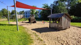 Hanau reinigt 189 Sandflächen auf Spielplätzen, in Kitas und Schulen