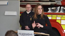 Hanauer Drittklässler zeichnen Feuerwehr in Bildern und gewinnen Ausflüge und Führungen