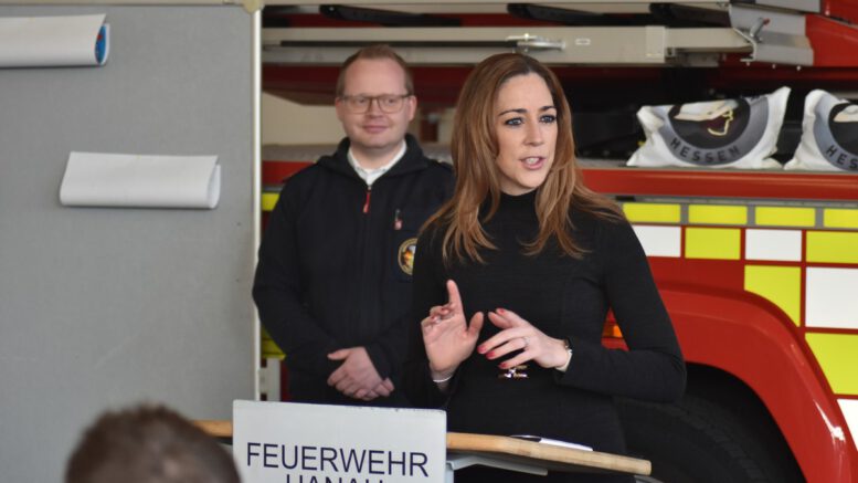 Hanauer Drittklässler zeichnen Feuerwehr in Bildern und gewinnen Ausflüge und Führungen Hanauer Drittklässler zeichnen Feuerwehr in Bildern und gewinnen Ausflüge und Führungen