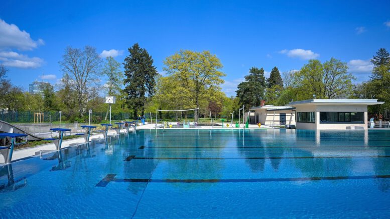 Hanauer Schwimmbäder melden über 50.000 Besucher im Juni nach Sanierungen Hanauer Schwimmbäder melden über 50.000 Besucher im Juni nach Sanierungen