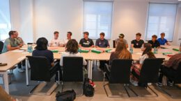 Neunzehn Auszubildende beginnen bei der Stadt Hanau Bürgermeister empfing die Gruppe im Neustädter Rathaus