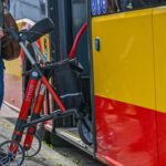 Praktische Schulung in Hanau zeigt Rollatornutzern sicheres Einsteigen in Bussen