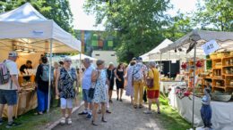 Vier Tage Wein, Musik und Handwerk im Schlossgarten von Hanau