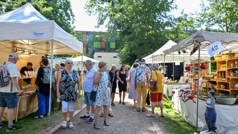 Vier Tage Wein, Musik und Handwerk im Schlossgarten von Hanau
